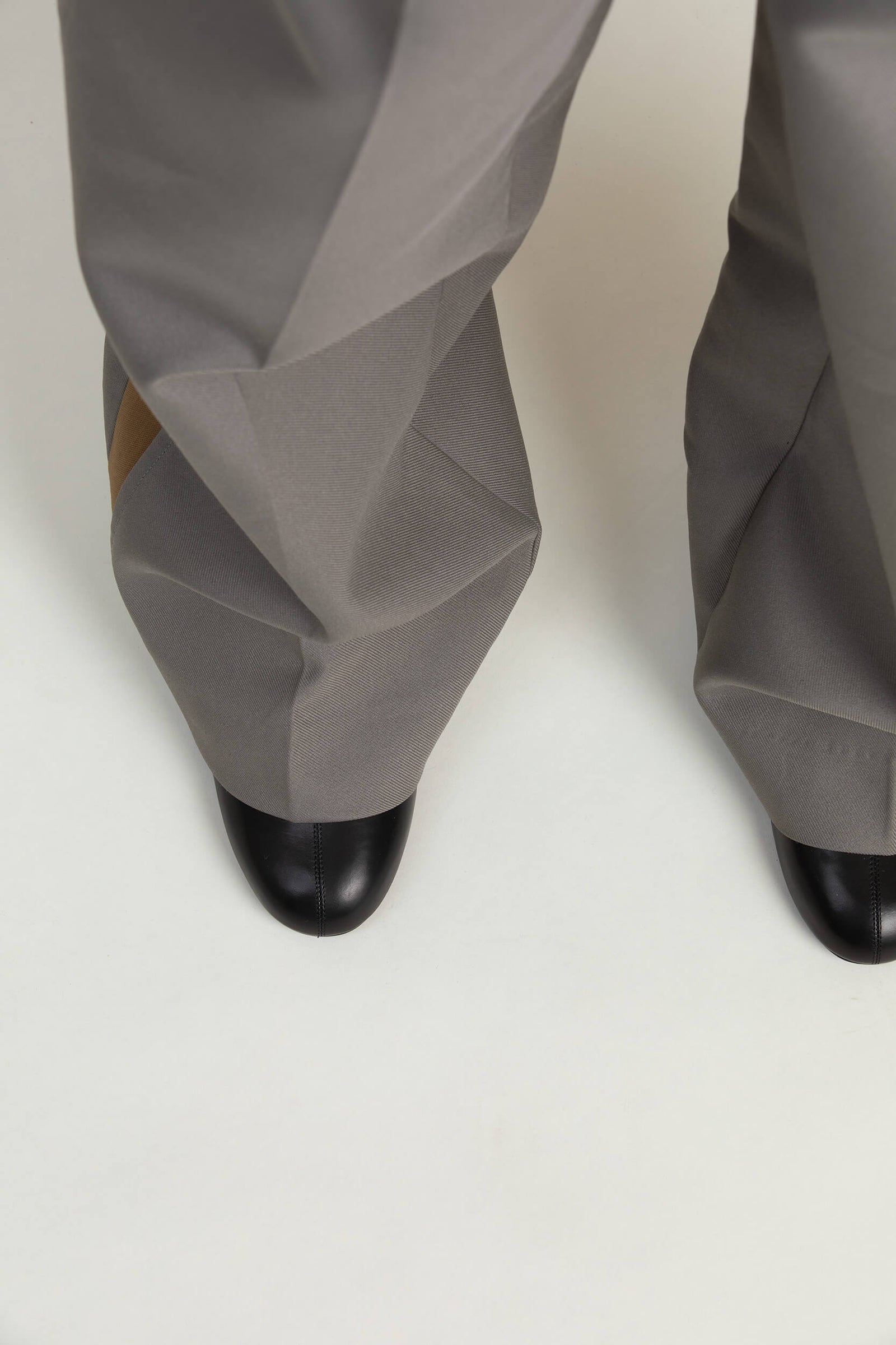 Boots bottine gant en cuir lisse – cuir de veau souple non doublé – seconde peau, double peau –haute couture – talon bois de hêtre 8,5 cm – Charlotte Sauvat  - Fabrication en Italie – Made in Italie -  Edition Signature N.002 La Ligne Numérotée 