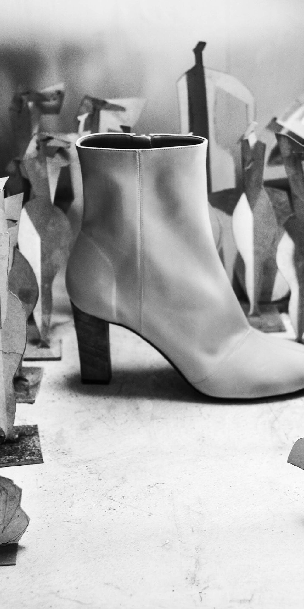 Bottines talon haut - lookbook juillet 2020 – Pliages  Jean Louis Sauvat - Photographe Mathieu Catonné - La Ligne Numérotée.