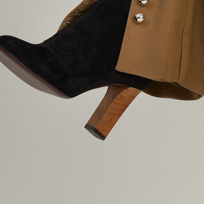 L’édition N.002 revisite avec élégance une indémodable palette automnale : gris, bordeaux ou Noir. La Ligne Numérotée