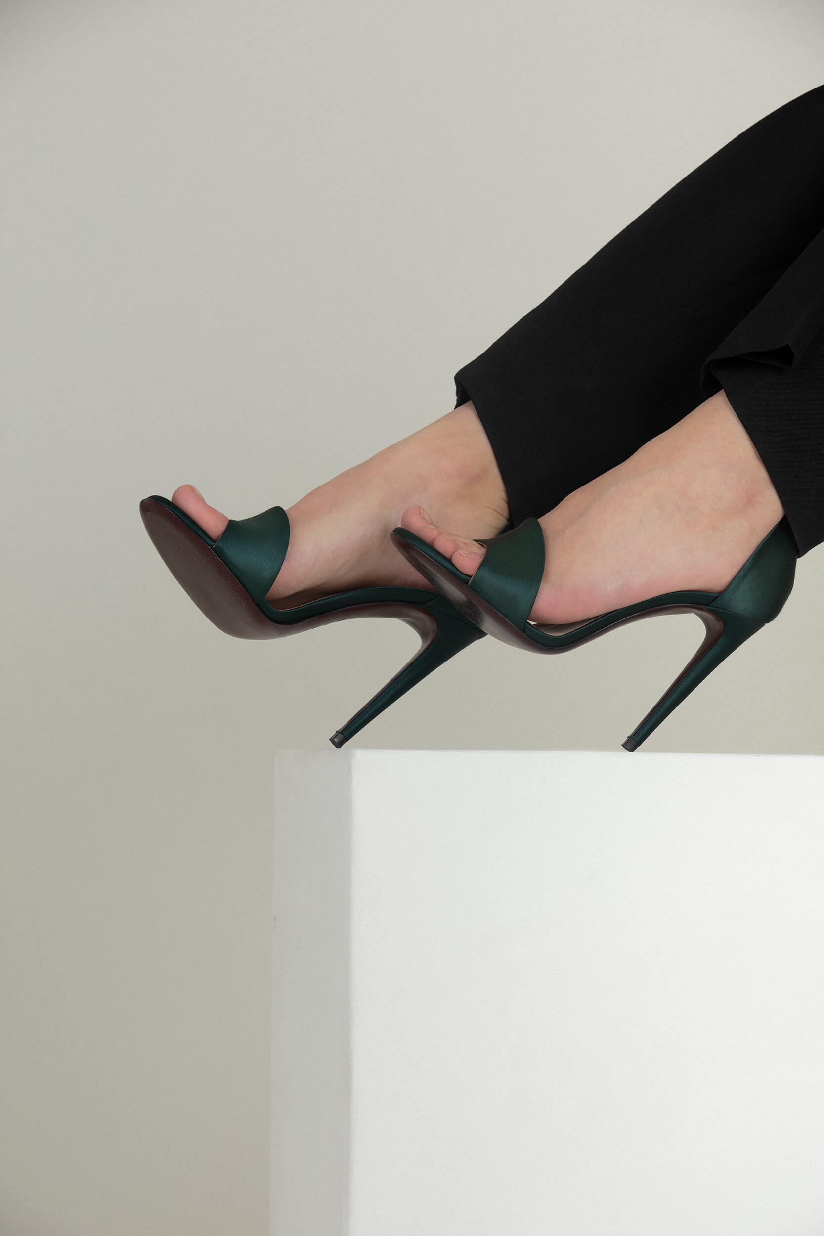 Le vert de notre Édition Signature N.001 est une vert discret et courtois, un vert anglais, chic, libre et distingué. La Ligne Numérotée