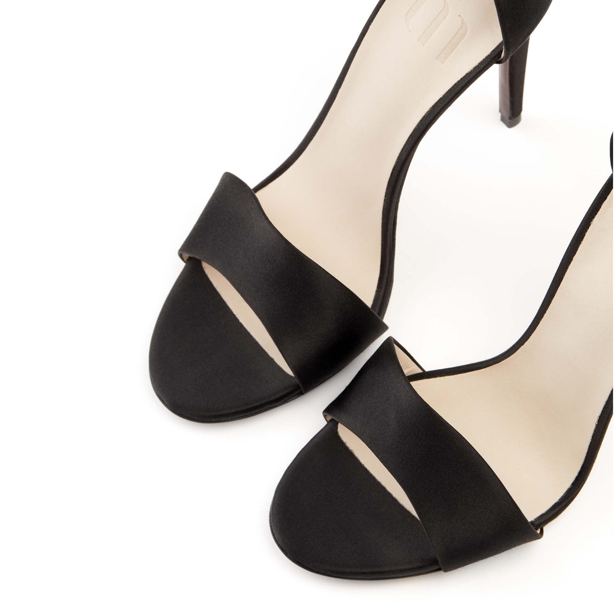 Sandale luxe talon 10,5cm. Féminine et élégante. Edition iconique de la Maison. La Ligne Numérotée 